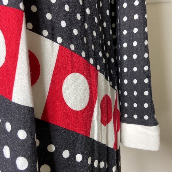 Soft & Flowing Geometric Tunic - Picture 4 of 7